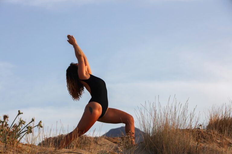 posizioni yoga primo chakra