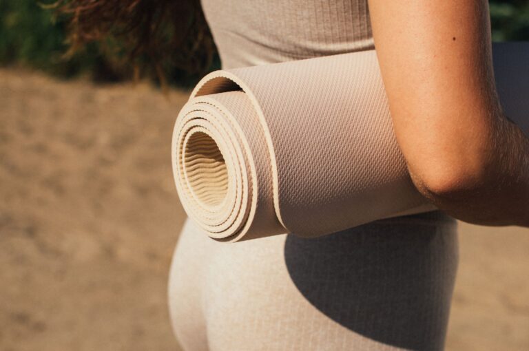 cosa-portare-prima-lezione-yoga